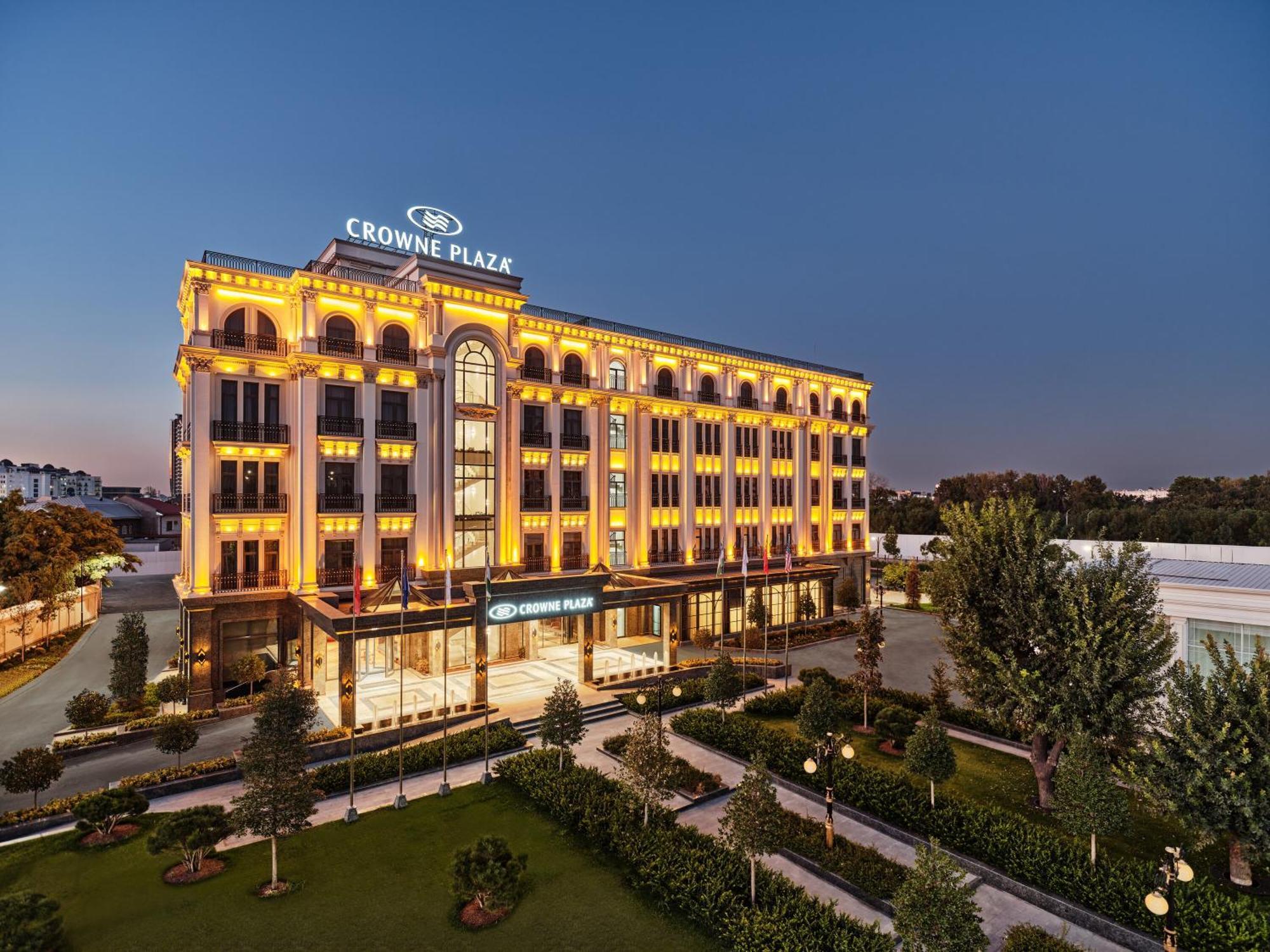 Hotel Crowne Plaza Tashkent By Ihg Exterior foto